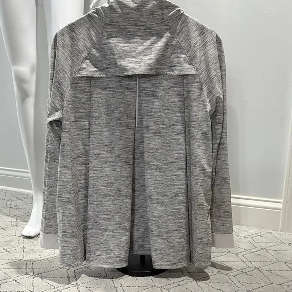 Lululemon Women’s Zip Jacket- so silky soft!! Wonderful condition! M/L - 6 - Picture 5 of 9